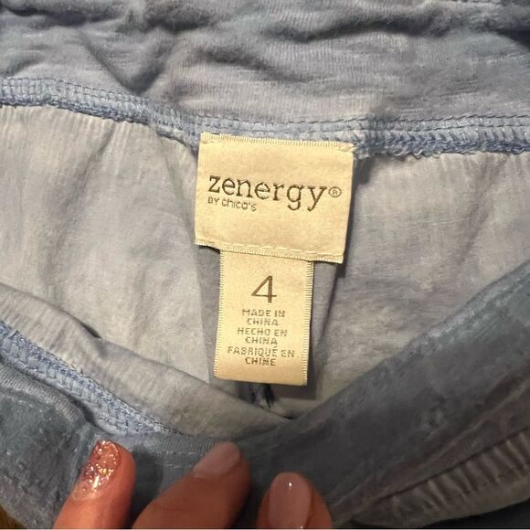 Zenergy by Chico’s pull on capris in a light denim blue color size 18/20 - Picture 3 of 4